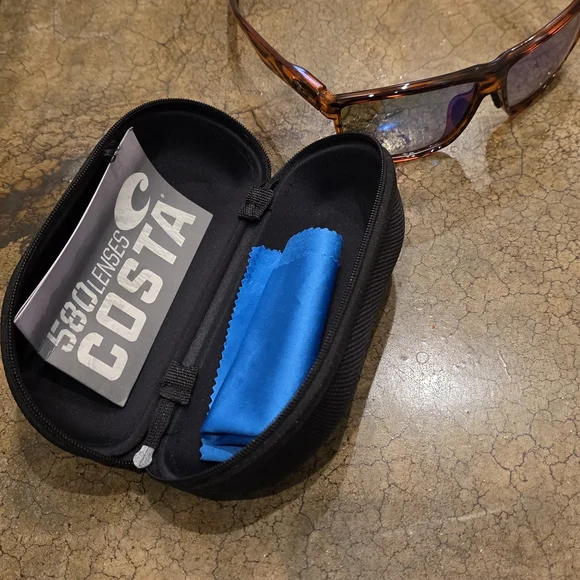 Costa Sunglasses with Case - Picture 2 of 6